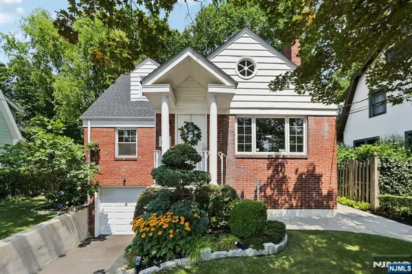323 E Oakdene AVE, Leonia, NJ 07605