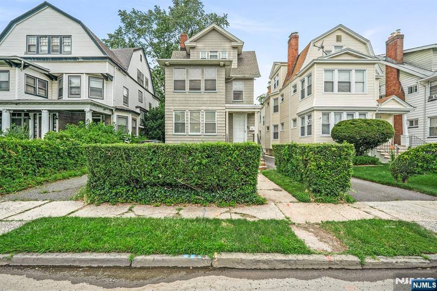 281 S Burnett ST, East Orange, NJ 07018