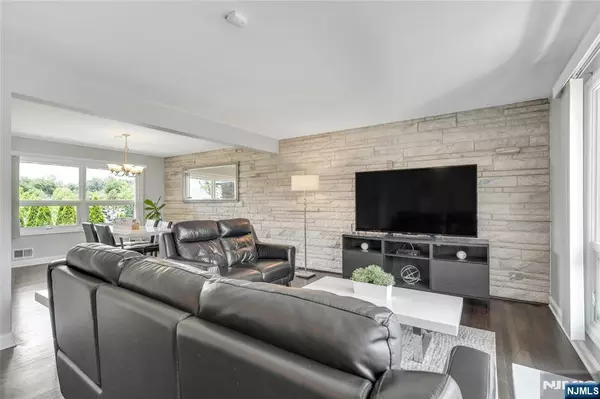 Englewood Cliffs, NJ 07632,378 Forest DR