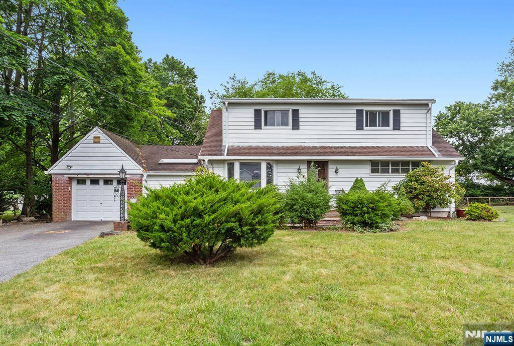 7 Burton PL, Cresskill, NJ 07626