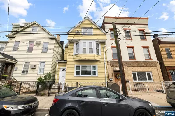 126 Grant AVE, Harrison, NJ 07029
