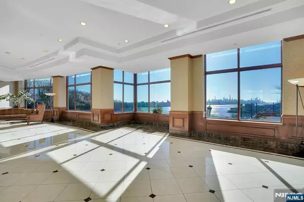 Fort Lee, NJ 07024,100 Old Palisade RD #1112