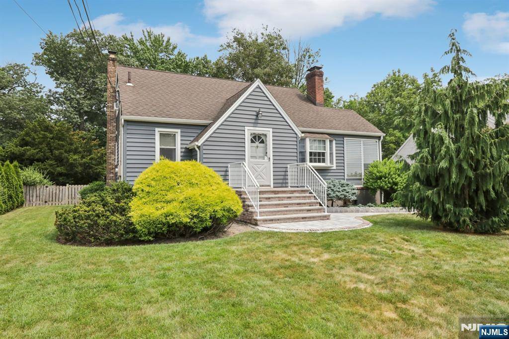 86 Parkway, Rochelle Park, NJ 07662