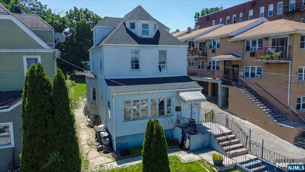 Passaic, NJ 07055,85 Gregory AVE