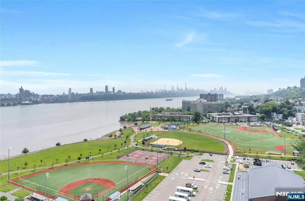 Edgewater, NJ 07020,1203 River RD #19K