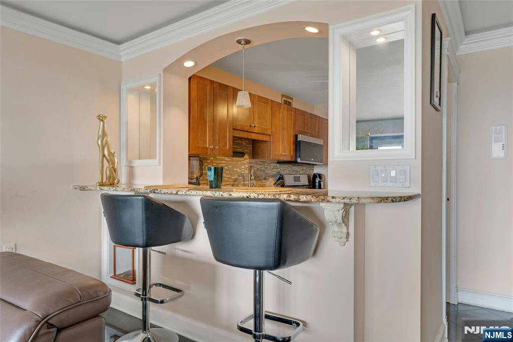 Edgewater, NJ 07020,1203 River RD #19K