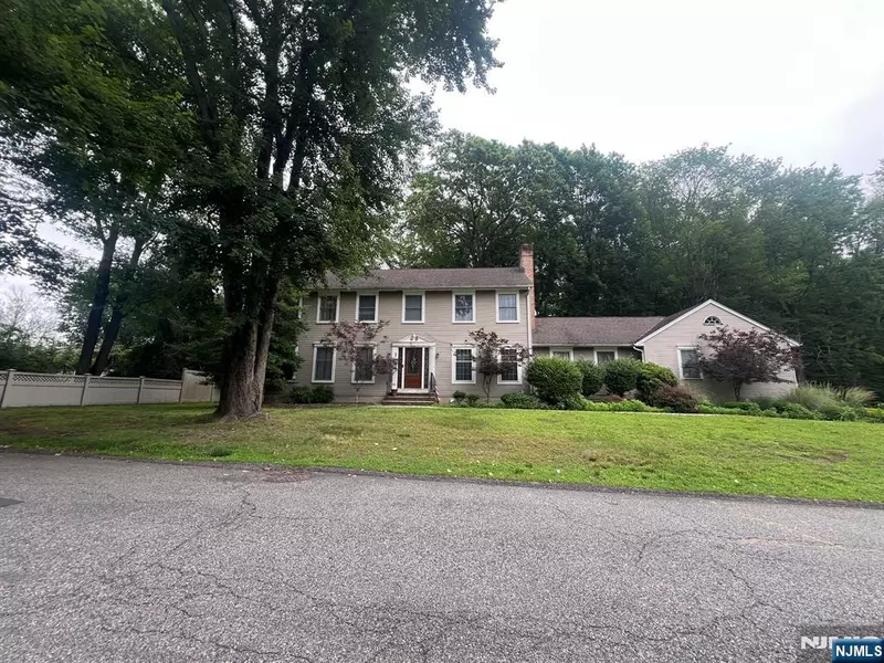 410 Mark LN, River Vale, NJ 07675