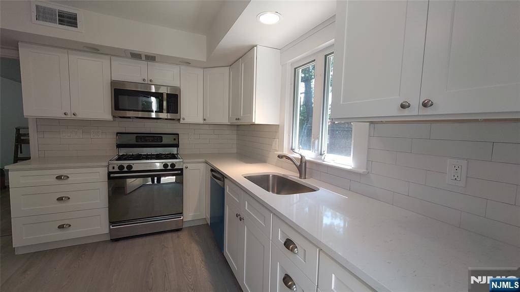 Oradell, NJ 07649,207 Morris ST