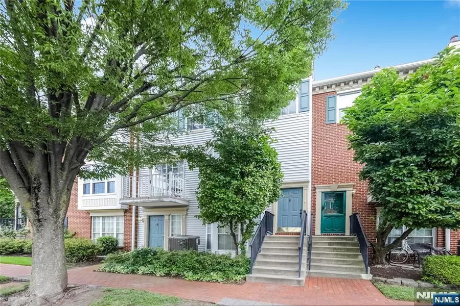 22 Walnut ST, Jersey City, NJ 07305