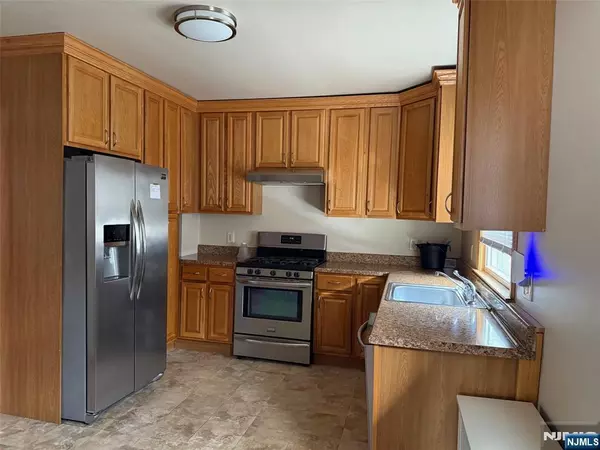 Carlstadt, NJ 07072,439 Jefferson ST #2