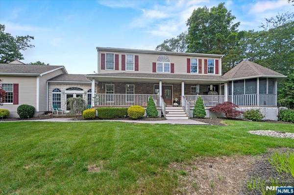 25 Charissaa CT, West Milford, NJ 07421