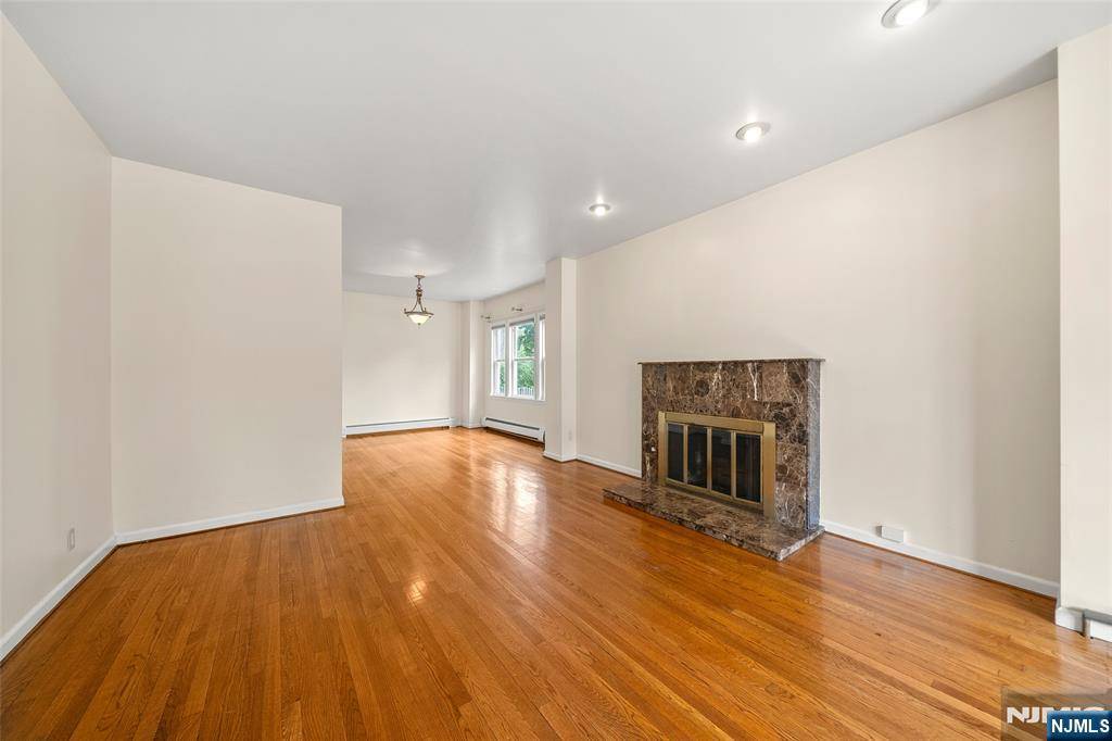 Englewood Cliffs, NJ 07632,33 John ST