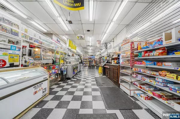 Paterson, NJ 07501,394 Main ST