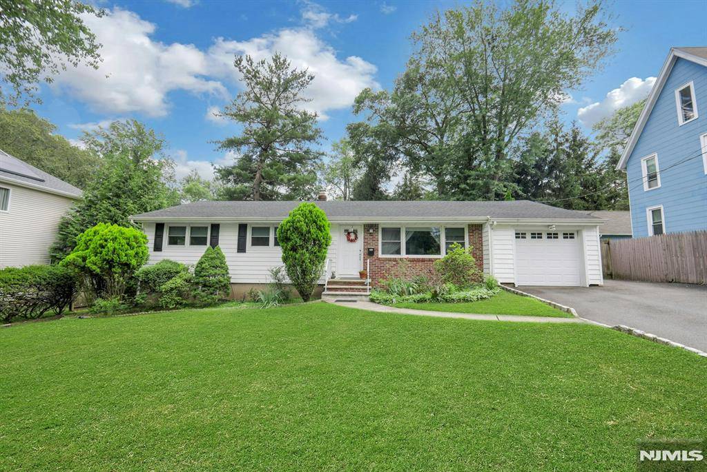 Demarest, NJ 07627,31 Hardenburgh AVE