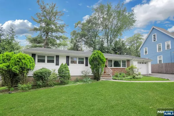 Demarest, NJ 07627,31 Hardenburgh AVE