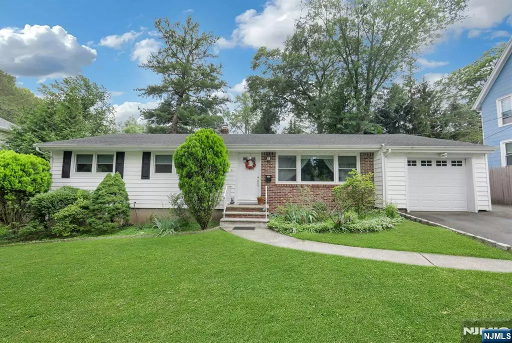 Demarest, NJ 07627,31 Hardenburgh AVE