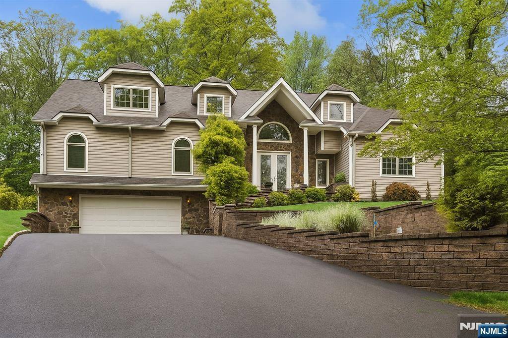 42 Cottontail TRL, Upper Saddle River, NJ 07458