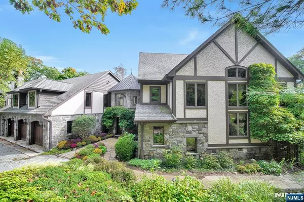 Franklin Lakes, NJ 07417,307 Freemans LN