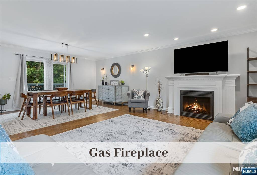 Waldwick, NJ 07463,30 Durante RD