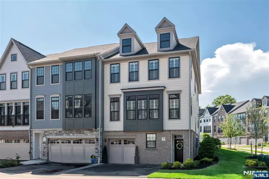 54 Cinnamon DR, Upper Saddle River, NJ 07458