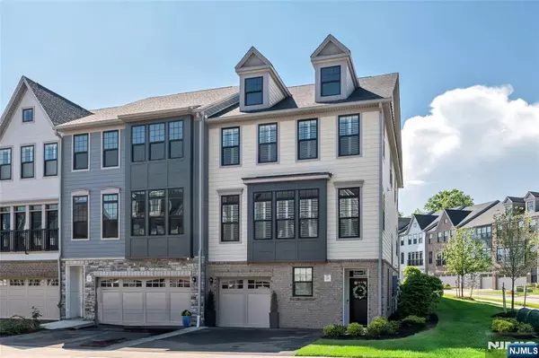 54 Cinnamon DR, Upper Saddle River, NJ 07458