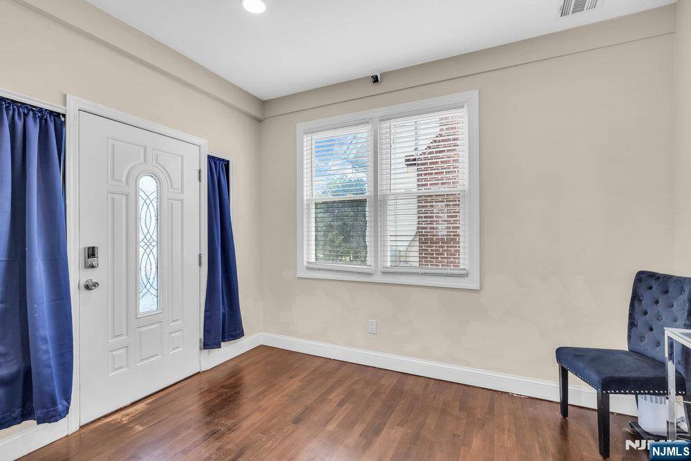 Irvington, NJ 07111,324 Park PL