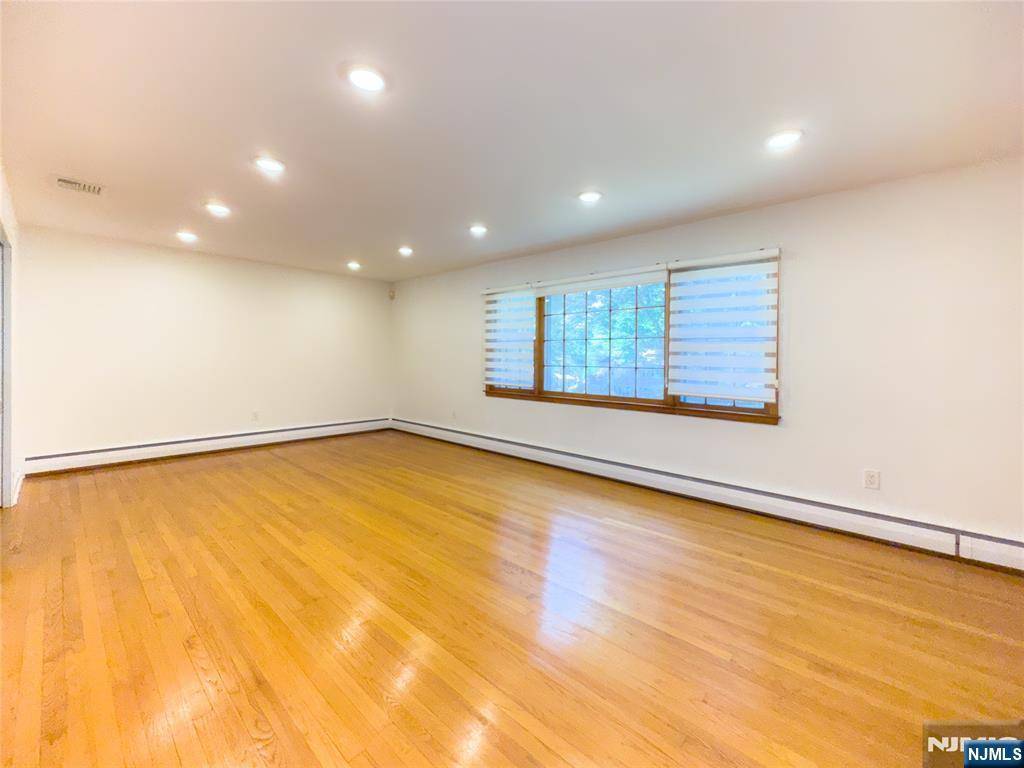 Old Tappan, NJ 07675,19 Dearborn DR