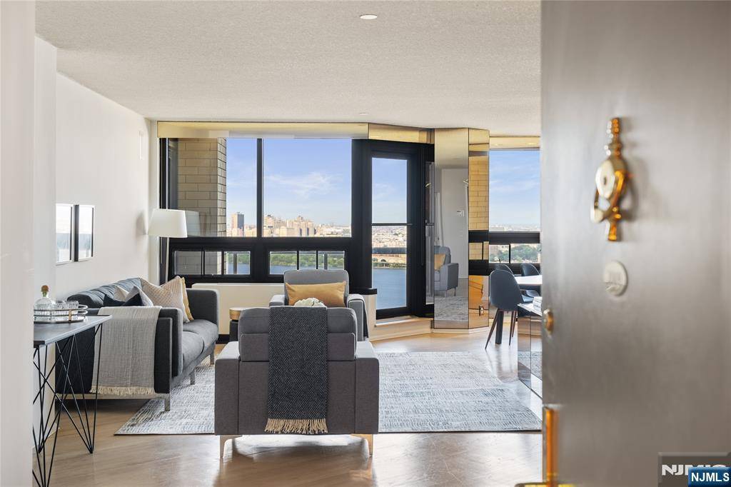800 palisade AVE #2009, Fort Lee, NJ 07024