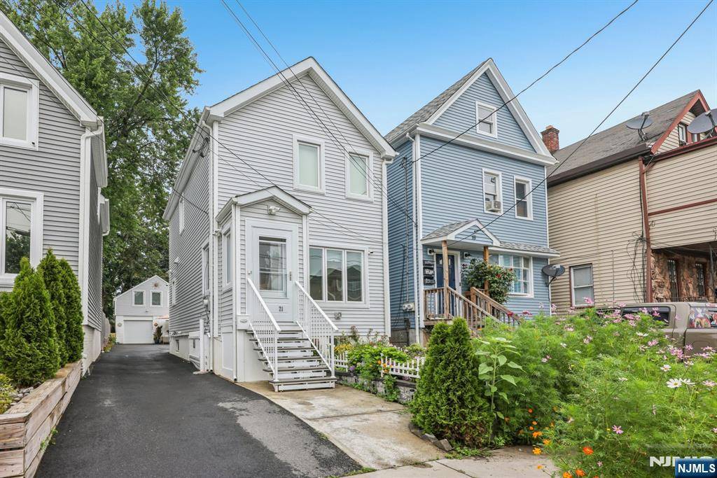21 Meade ST, West Orange, NJ 07052