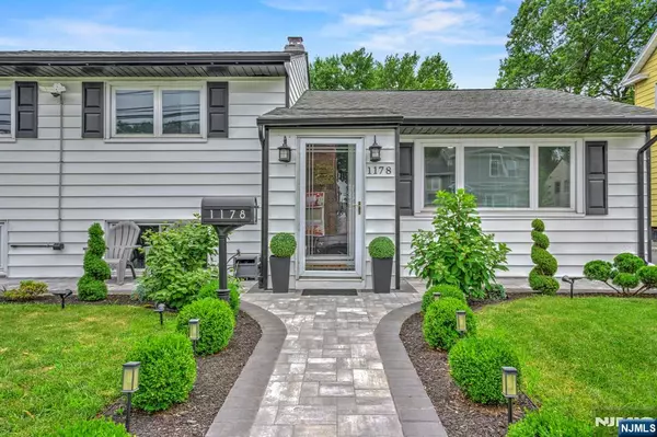 Elizabeth, NJ 07208,1174-1180 Magie AVE