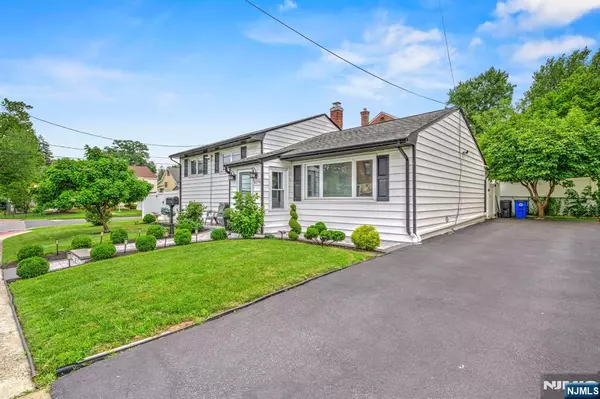 Elizabeth, NJ 07208,1174-1180 Magie AVE