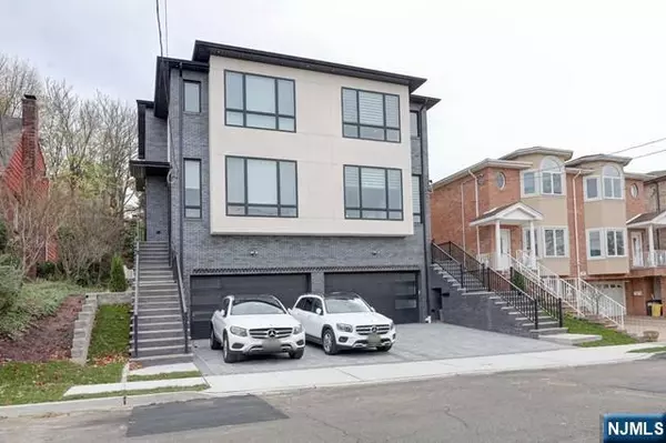 524 Roff AVE #A, Palisades Park, NJ 07650