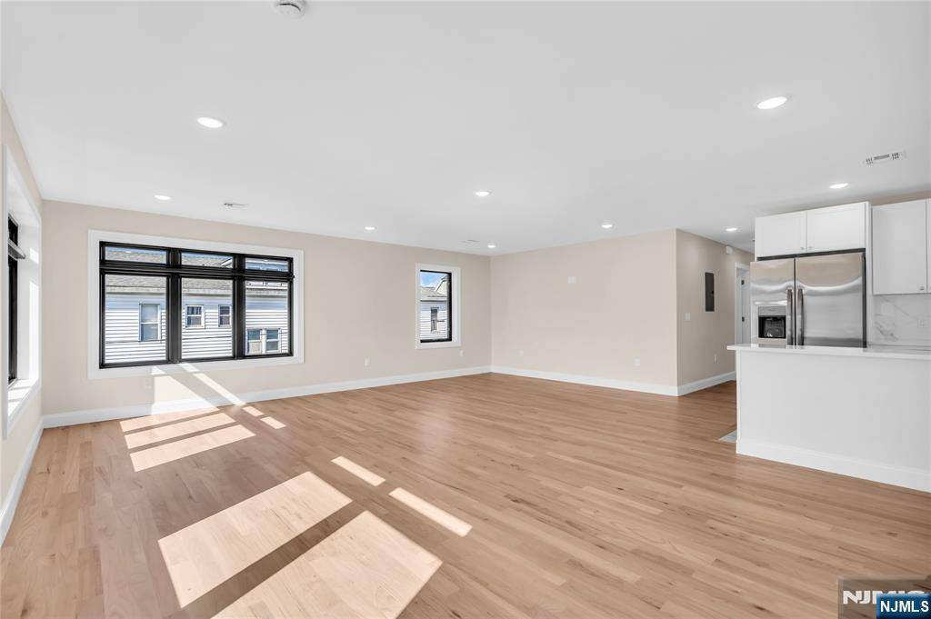 Kearny, NJ 07032,281 Maple ST