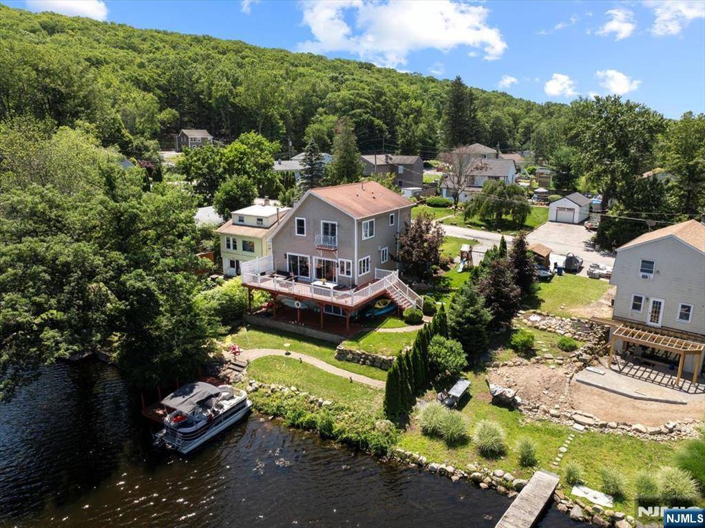 10 Emerson RD, West Milford, NJ 07421