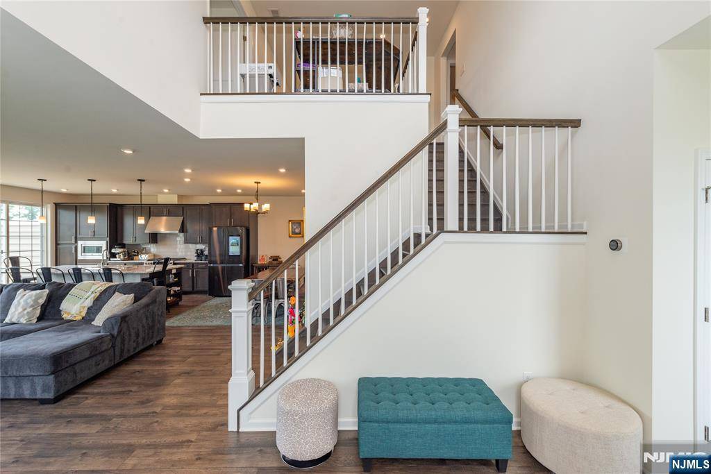 Jamesburg, NJ 08831,601 Charleston DR #601