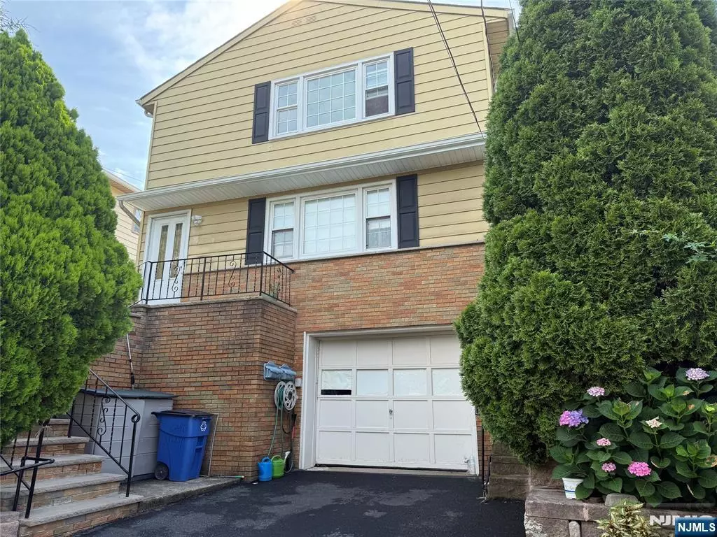 Garfield, NJ 07026,6 Maitland PL #2