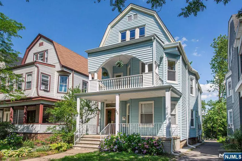 Glen Ridge, NJ 07028,207 Hillside AVE #2