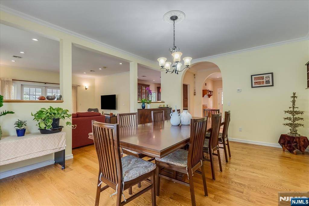 Paramus, NJ 07652,541 Forest AVE
