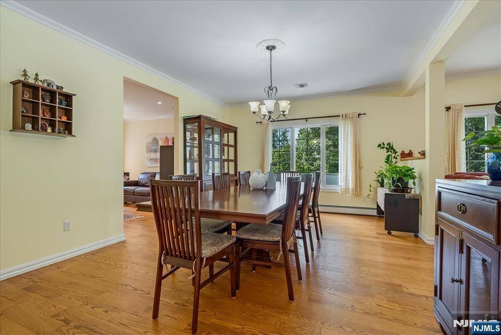Paramus, NJ 07652,541 Forest AVE