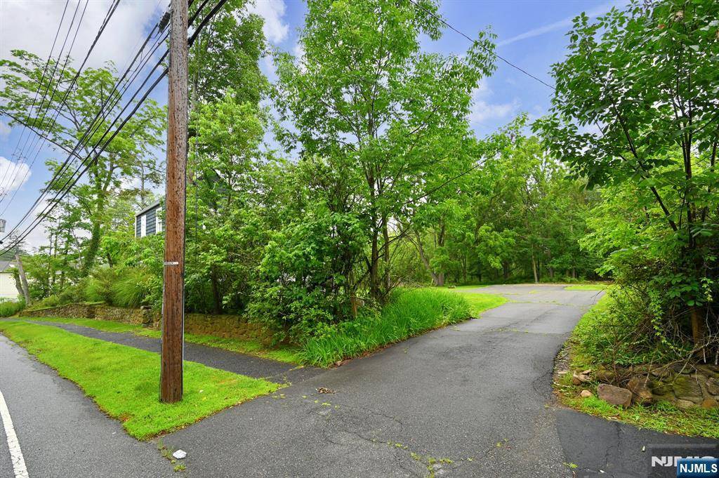 Livingston, NJ 07039,54 W Hobart Gap RD