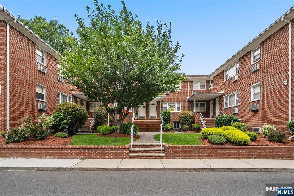 201 Oakdene PL #C00E2, Cliffside Park, NJ 07010