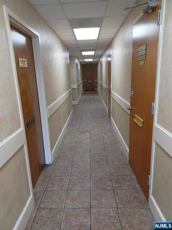 Waldwick, NJ 07463,71 Franklin TPKE #3