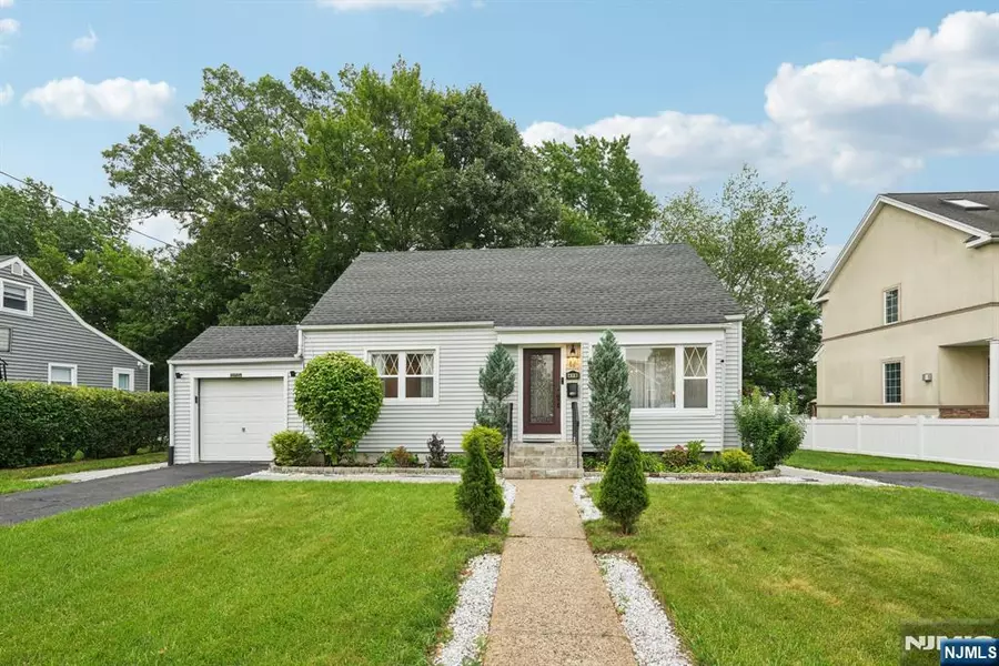 416 Luhmann DR, New Milford, NJ 07646