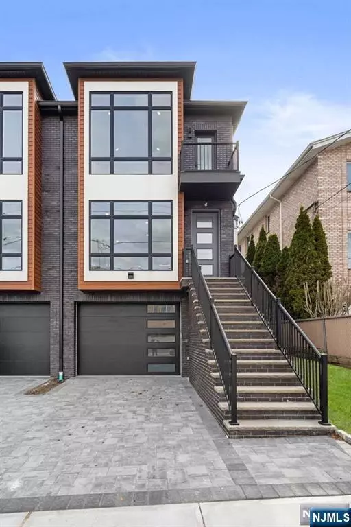 Cliffside Park, NJ 07010,366 Nelson AVE #B