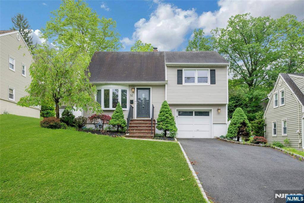 51 Essex RD, Cedar Grove, NJ 07009
