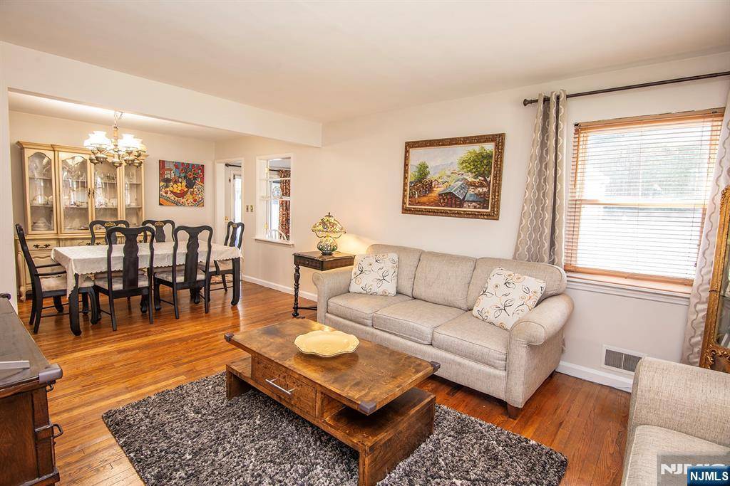 Dumont, NJ 07628,15 Pershing ST