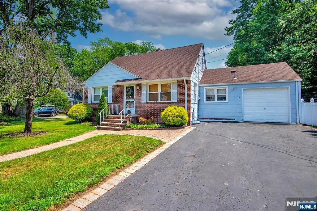 Dumont, NJ 07628,15 Pershing ST