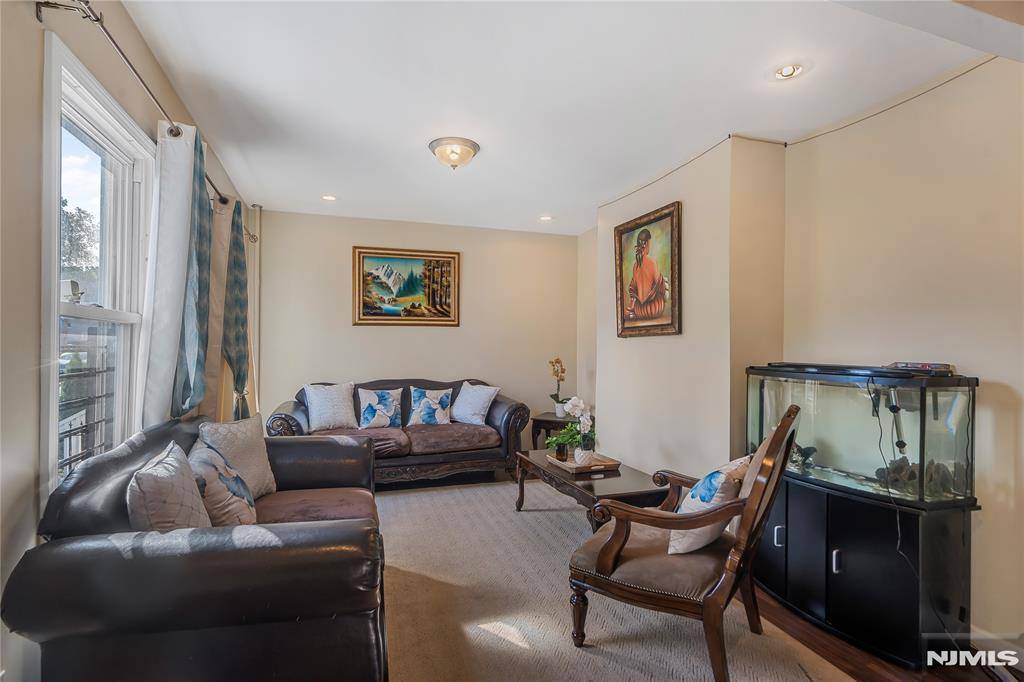 95 Hamilton ST, East Orange, NJ 07017