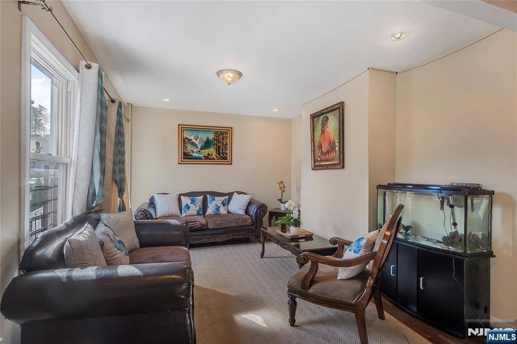 95 Hamilton ST, East Orange, NJ 07017