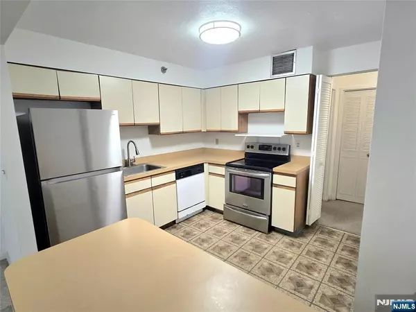 Hackensack, NJ 07601,326 Prospect AVE #5H